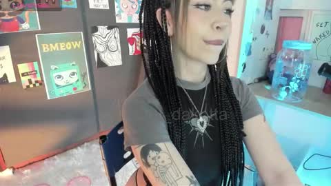 Snapshot of oni_dakotta chatting on 12-17-25, 02:45 oni_dakotta online show from 12-17-25, 02:45