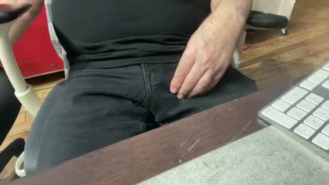 Snapshot of onlocationnyc chatting on 02-04-25, 11:59 onlocationnyc online show from 02-04-25, 11:59