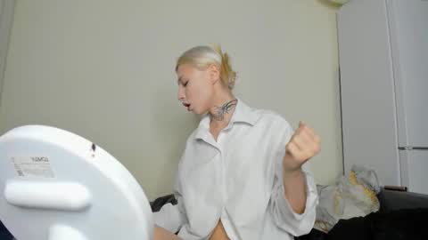 Iva online show from 11-11-25, 02:28