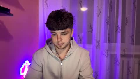 Snapshot of onyiix_ chatting on 11-08-25, 07:01 Mike online show from 11-08-25, 07:01