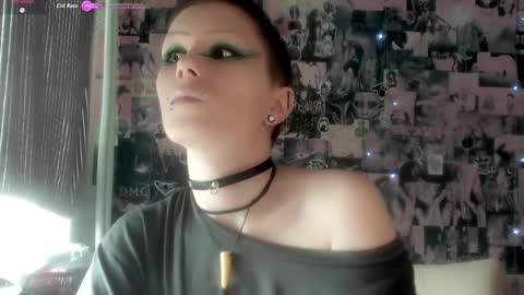 Snapshot of onyx_odyssey chatting on 09-21-25, 11:28 Onyx online show from 09-21-25, 11:28