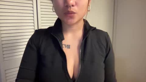 Snapshot of oohhellothere chatting on 09-09-25, 08:14 Miss Girly online show from 09-09-25, 08:14