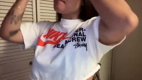 Snapshot of oohhellothere chatting on 09-16-25, 06:47 Miss Girly online show from 09-16-25, 06:47