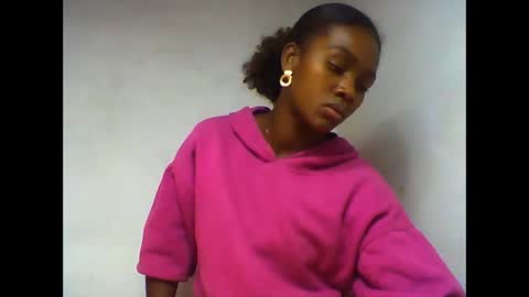 Snapshot of oooorazanasoa chatting on 06-11-26, 09:07 oooorazanasoa online show from 06-11-26, 09:07