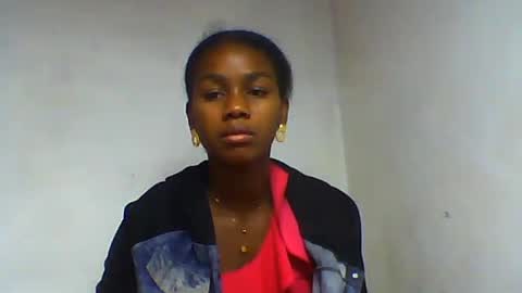 Snapshot of oooorazanasoa chatting on 06-15-26, 12:40 oooorazanasoa online show from 06-15-26, 12:40