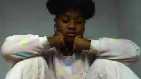 Snapshot of oooorazanasoa chatting on 06-20-26, 04:21 oooorazanasoa online show from 06-20-26, 04:21