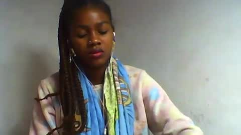 Snapshot of oooorazanasoa chatting on 06-26-26, 10:36 oooorazanasoa online show from 06-26-26, 10:36