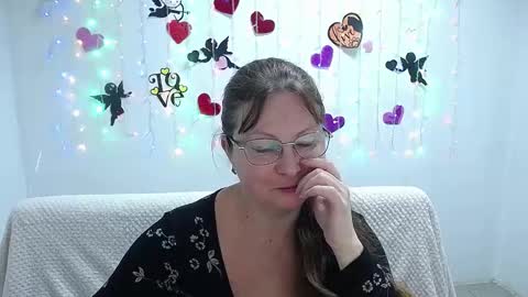 Snapshot of oovanessahotts chatting on 02-19-25, 04:33 Vanessa online show from 02-19-25, 04:33