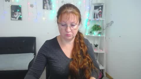 Snapshot of oovanessahotts chatting on 09-15-25, 04:56 Vanessa online show from 09-15-25, 04:56
