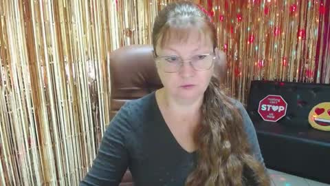 Snapshot of oovanessahotts chatting on 09-17-25, 04:58 Vanessa online show from 09-17-25, 04:58