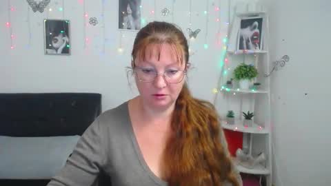 Snapshot of oovanessahotts chatting on 09-26-25, 05:33 Vanessa online show from 09-26-25, 05:33