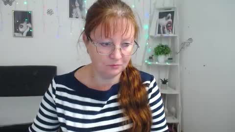 Snapshot of oovanessahotts chatting on 10-13-25, 05:18 Vanessa online show from 10-13-25, 05:18
