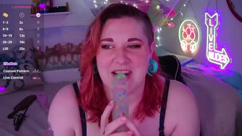 Snapshot of opalreigning chatting on 02-06-25, 10:26 Opal online show from 02-06-25, 10:26