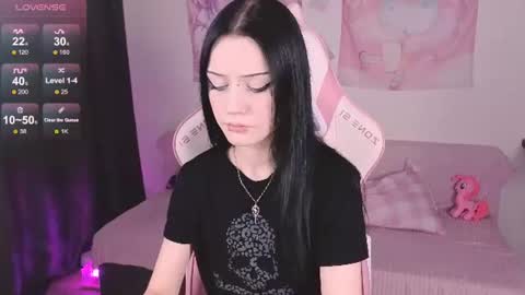 Snapshot of ophelia_amber chatting on 06-19-26, 10:02 Ophelia online show from 06-19-26, 10:02