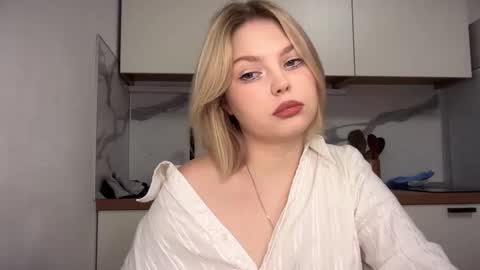 Snapshot of opheliaritz chatting on 12-03-25, 10:46 Ophelia online show from 12-03-25, 10:46