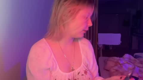 Snapshot of opheliaritz chatting on 12-21-25, 04:19 Ophelia online show from 12-21-25, 04:19