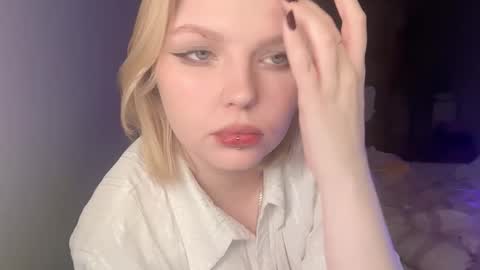 Snapshot of opheliaritz chatting on 12-22-25, 04:04 Ophelia online show from 12-22-25, 04:04