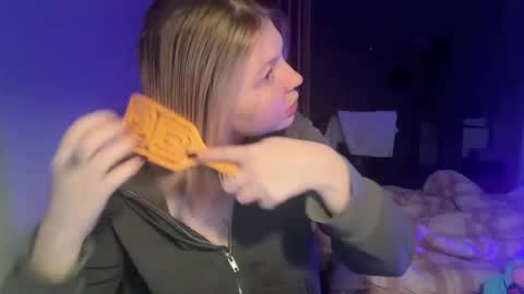 Snapshot of opheliaritz chatting on 12-23-25, 06:44 Ophelia online show from 12-23-25, 06:44