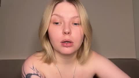 Snapshot of opheliaritz chatting on 02-02-26, 10:30 Ophelia online show from 02-02-26, 10:30