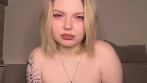 Snapshot of opheliaritz chatting on 02-08-26, 09:18 Ophelia online show from 02-08-26, 09:18