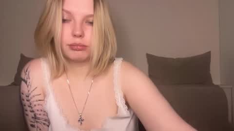 Snapshot of opheliaritz chatting on 03-09-26, 09:41 Ophelia online show from 03-09-26, 09:41