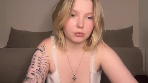 Snapshot of opheliaritz chatting on 03-11-26, 10:38 Ophelia online show from 03-11-26, 10:38