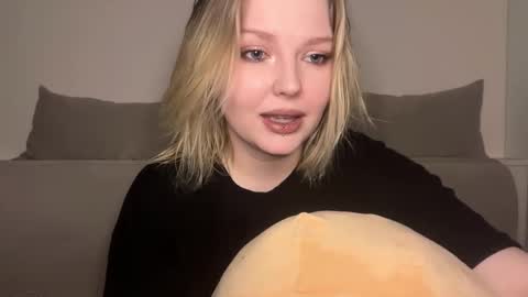 Snapshot of opheliaritz chatting on 03-20-26, 12:37 Ophelia online show from 03-20-26, 12:37