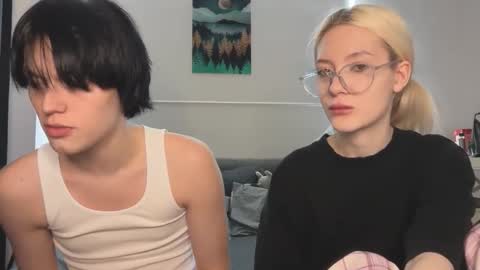 Snapshot of opiunarium chatting on 12-01-25, 12:04 Bella and John online show from 12-01-25, 12:04