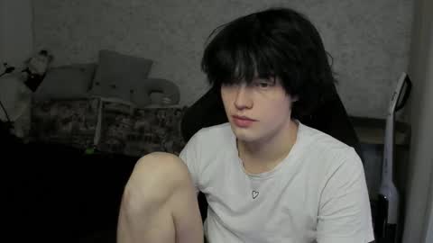 Snapshot of opiunarium chatting on 12-16-25, 08:19 Bella and John online show from 12-16-25, 08:19