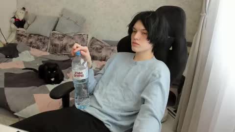 Snapshot of opiunarium chatting on 02-06-26, 10:40 Bella and John online show from 02-06-26, 10:40