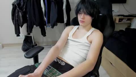 Snapshot of opiunarium chatting on 02-19-26, 07:32 Bella and John online show from 02-19-26, 07:32