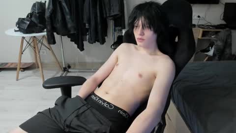 Snapshot of opiunarium chatting on 03-21-26, 08:12 Bella and John online show from 03-21-26, 08:12