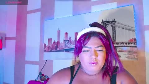 Snapshot of opraxbell chatting on 10-22-25, 03:18 OpraxBell online show from 10-22-25, 03:18