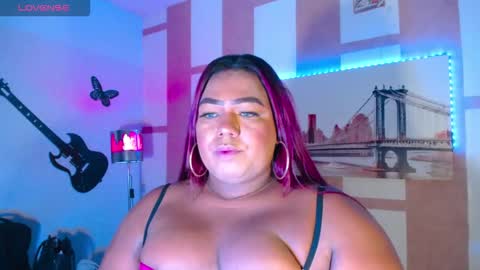 Snapshot of opraxbell chatting on 12-17-25, 01:33 OpraxBell online show from 12-17-25, 01:33