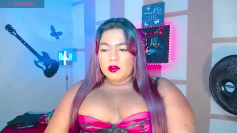 Snapshot of opraxbell chatting on 02-19-26, 02:40 OpraxBell online show from 02-19-26, 02:40