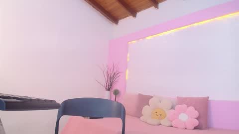 Snapshot of oralarson chatting on 10-02-25, 11:50 Ora Larson online show from 10-02-25, 11:50