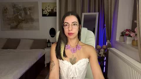 Snapshot of orchidessa chatting on 10-07-25, 12:46 Eve Voss online show from 10-07-25, 12:46