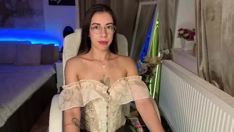 Snapshot of orchidessa chatting on 11-18-25, 01:48 Eve Voss online show from 11-18-25, 01:48