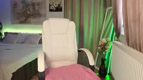 Snapshot of orchidessa chatting on 12-03-25, 09:51 Eve Voss online show from 12-03-25, 09:51