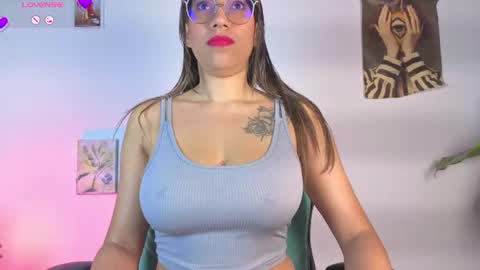 Snapshot of oriana_52 chatting on 07-09-26, 02:37 Oriana online show from 07-09-26, 02:37