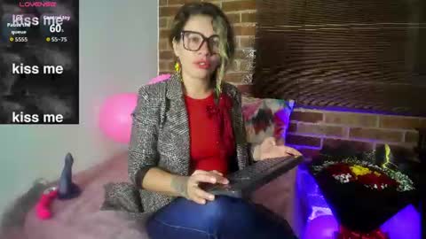 Snapshot of oriana_thomson2 chatting on 06-23-26, 01:03 Oriana online show from 06-23-26, 01:03