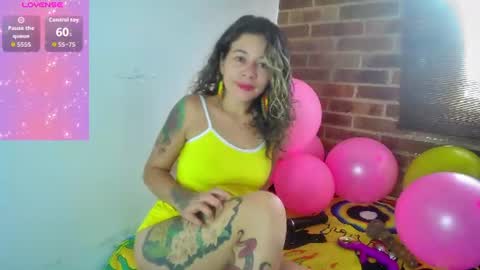 Snapshot of oriana_thomson2 chatting on 06-26-26, 12:09 Oriana online show from 06-26-26, 12:09