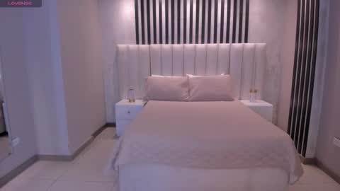 Snapshot of orianafontaine chatting on 03-12-26, 08:15 Oriana F online show from 03-12-26, 08:15