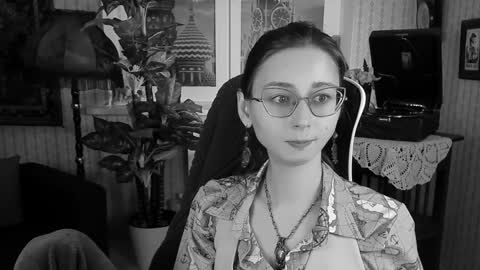 Orianna -  Hi Im into geek culture cosplay crafting LARP games. Shall we play DnD online show from 12-28-24, 05:46