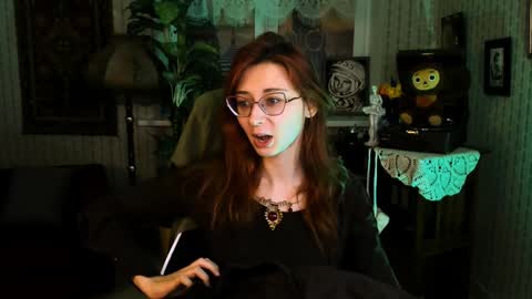 Orianna -  Hi Im into geek culture cosplay crafting LARP games. Shall we play DnD online show from 01-05-25, 12:10