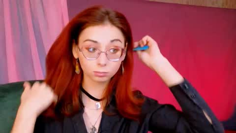 Orianna -  Hi Im into geek culture cosplay crafting LARP games. Shall we play DnD online show from 09-23-25, 01:36