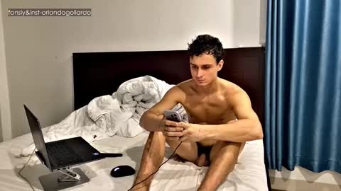 Snapshot of orlando__bloom chatting on 10-15-25, 01:44 Fansly and Instagram - online show from 10-15-25, 01:44