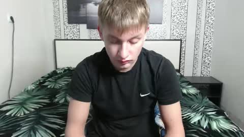 Snapshot of oscar_bell chatting on 10-19-25, 09:04 Oscar online show from 10-19-25, 09:04