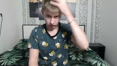 Snapshot of oscar_bell chatting on 10-26-25, 08:26 Oscar online show from 10-26-25, 08:26