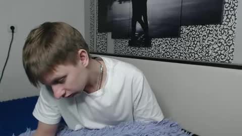 Snapshot of oscar_bell chatting on 02-08-26, 09:40 Oscar online show from 02-08-26, 09:40